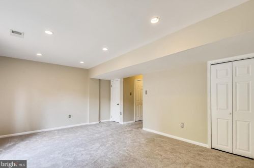 7702 Trevino Ln, Falls Church VA  22043-3507 exterior