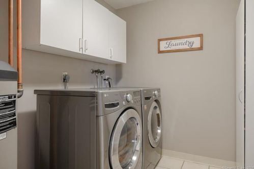 12 Birch Rd, Danbury CT  06811-3456 exterior