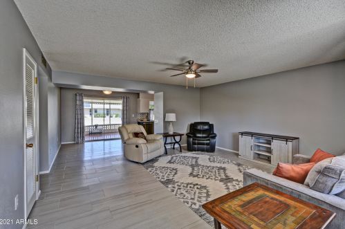9910 Sandstone Dr, Sun City, AZ 85351-1951