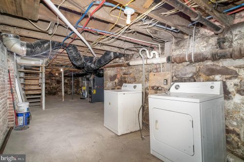 413 Muench St, Harrisburg PA  17102-1533 exterior