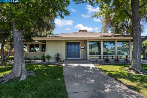 57 Meadowbrook Ave, West Pittsburg CA  94565-5550 exterior