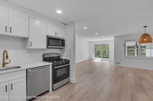 16 Jetty Ct, Bricktown NJ  08723-7225 exterior