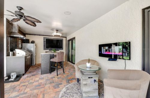 1135 Wisper Run Ct, Lutz FL  33558-5185 exterior