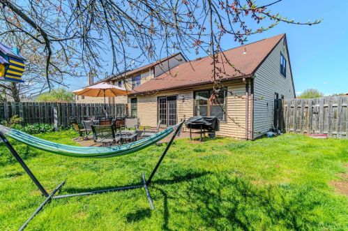 33 Rutledge Ct, East Brunswick NJ  08816-4020 exterior