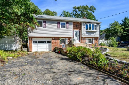 271 Joe Parker Rd, Lakewood NJ  08701-3819 exterior