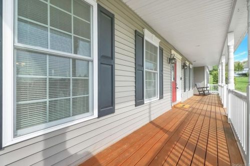 6 Austin Way, Marlborough NY  12542-5539 exterior