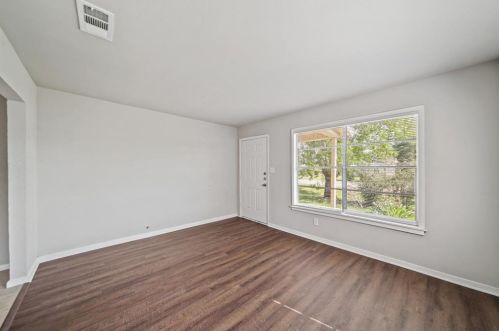 102 Prewitt Ln, West Columbia, TX 77486-2751