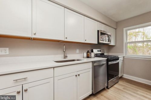 3442 Beale Ct, Woodbridge VA  22193-1702 exterior