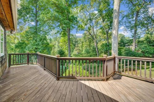 61 Cow Path Dr, Stamford CT  06902-1016 exterior