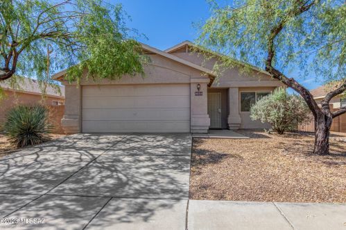 8058 Sundew Dr, Tucson, AZ 85710-8571