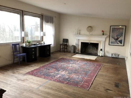 6 Powder Horn Hill Rd, Wilton CT  06897-3119 exterior