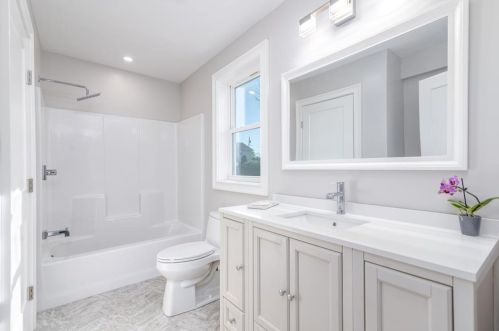 50 Elizabeth Rd, South Kingstown RI  02882-5220 exterior