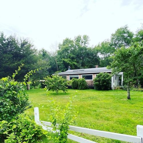 761 Mashamoquet Rd, Pomfret Center, CT 06259-1916