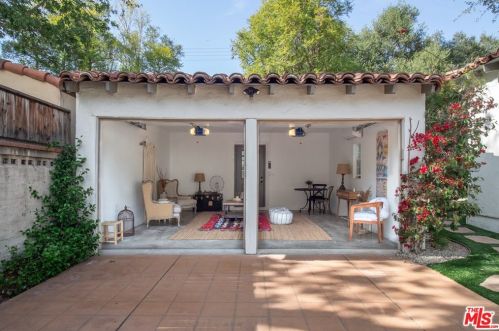 2621 Glenoaks Blvd, Glendale CA  91206-3108 exterior