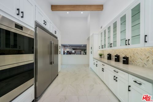 22733 De Kalb Dr, Calabasas CA  91302-4805 exterior