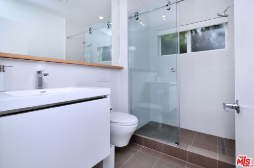 5037 Gaviota Ave, Van Nuys CA  91436-1427 exterior