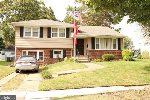 58 Holly Dr, West Deptford, NJ 08096-3317