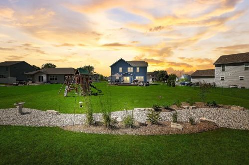 204 Crestview Ln, Lake Mills, WI 53551-1931