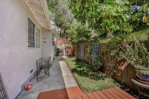 24494 Leona Dr, Hayward CA  94542-1010 exterior