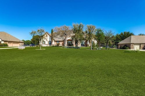 5104 Oak Mill Dr, Fort Worth, TX 76135-9651