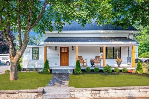 33 Pickering St, Danvers MA  01923-2017 exterior