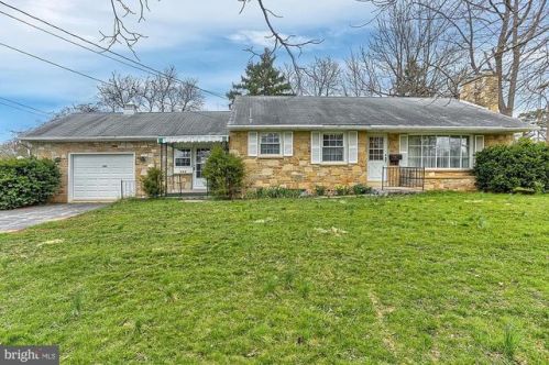 245 King St, Littlestown, PA 17340-1615