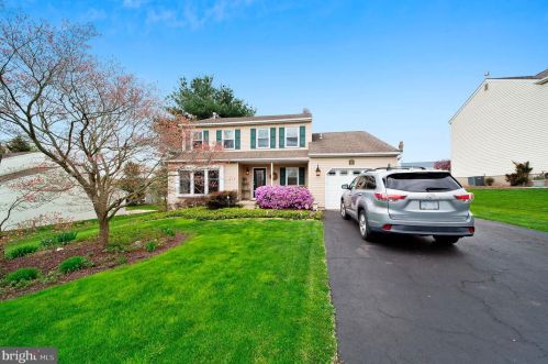 2152 Deer Ridge Dr, Pottstown, PA 19464-2142
