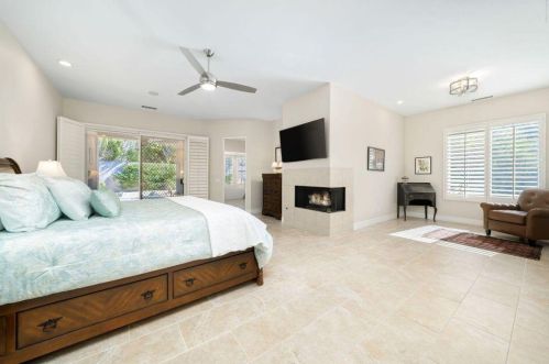 8 King Edward Ct, Rancho Mirage CA  92270-1621 exterior