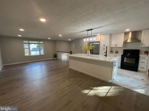 12822 Framingham Ct, Herndon VA  20171-2619 exterior