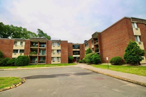 904 High Path Rd, Windsor, CT 06095-4123