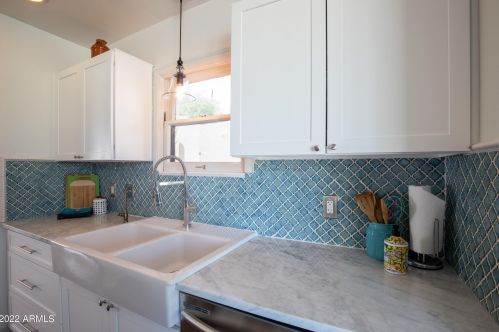 2506 10 St, Phoenix AZ 85024-4130 exterior