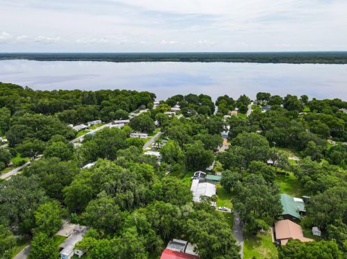 1329 Cr 436, Lake Panasoffkee FL  33538-5128 exterior