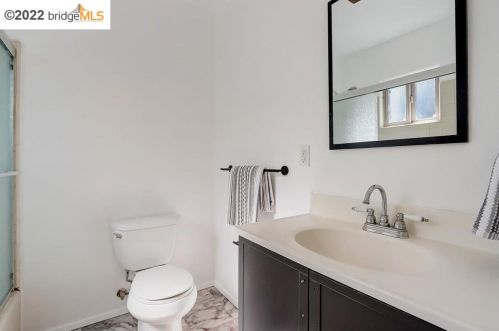 3963 Altamont Ave, Oakland CA 94605-2602 exterior