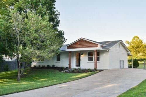 1027 Del Rio Ct, Franklin, TN 37069-2125