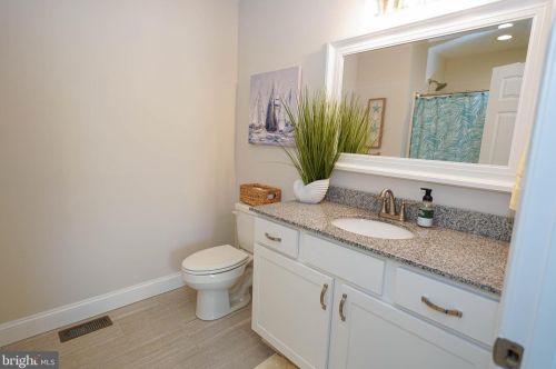 2 Highland Dr, Seaford DE  19973-4827 exterior