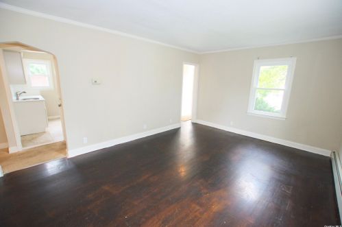 1409 Plaza Ave, New Hyde Park, NY 11040-4920