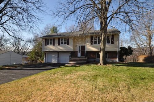 35 Woodland Rd, Highland Mills, NY 10930-2948
