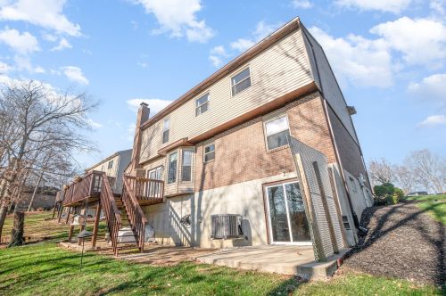 911 Fawnhill Dr, Covington KY  41017-9693 exterior