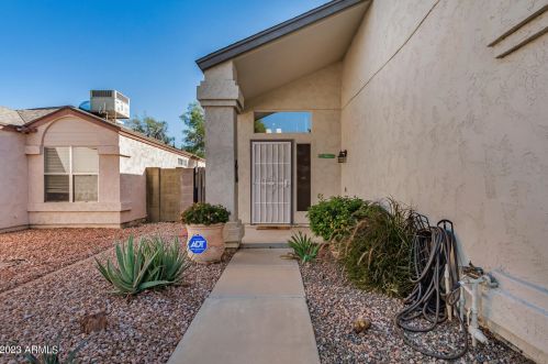 4011 Camino Vivaz, Glendale AZ  85310-5516 exterior