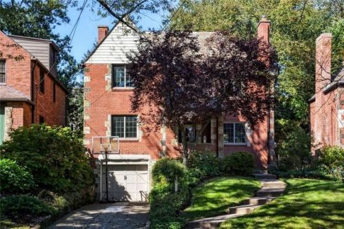 207 Hoodridge Dr, Pittsburgh, PA 15234-1201