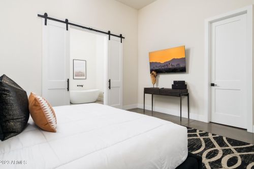 5036 Scottsdale Rd, Scottsdale AZ 85254-5161 exterior