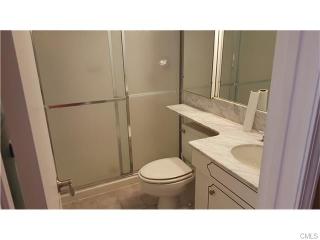 1185 Stratfield Rd, Fairfield CT  06825-1355 exterior