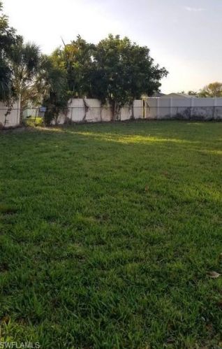 1324 20th Ct, Cape Coral, FL 33990-3846