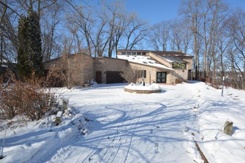 1390 Hilltop Rdg, Hudson, WI 54082-2012