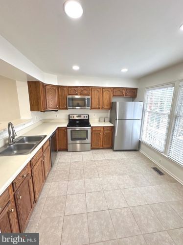7537 Westmore Dr, Springfield VA  22150-4271 exterior