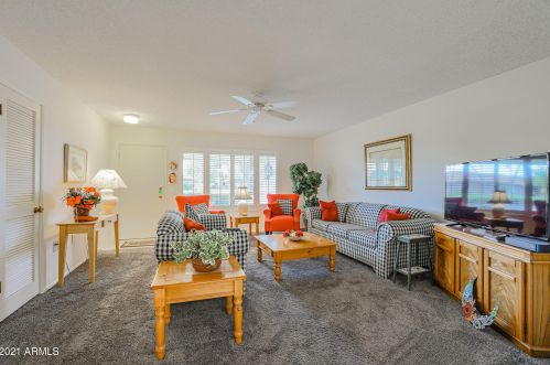 9806 Long Hills Dr, Sun City, AZ 85351-2041