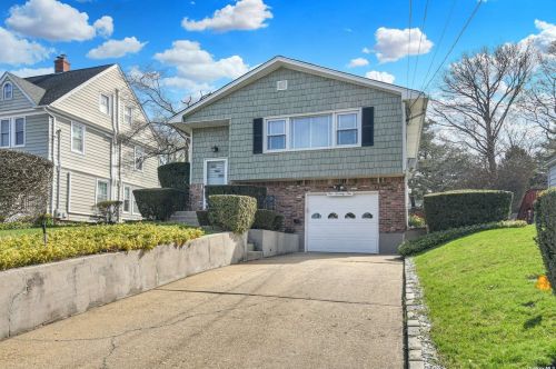 171 School St, Muttontown, NY 11771-3520