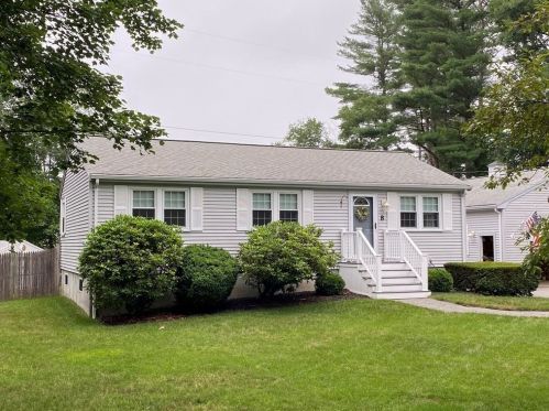 8 Craig St, Carver, MA 02330-1364