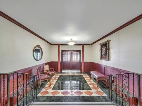 838 Pelhamdale Ave, New Rochelle NY  10801-1032 exterior