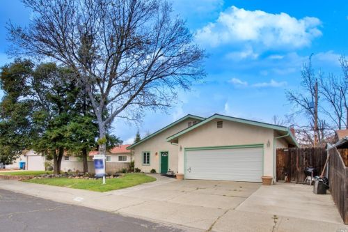 200 Juniper St, Vacaville CA 95688-2736 exterior